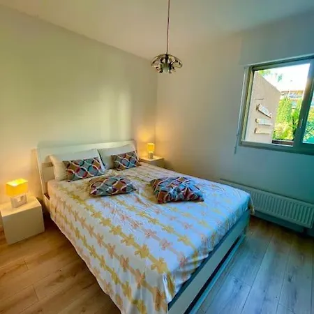 La Vie Est Belle! Apartment
